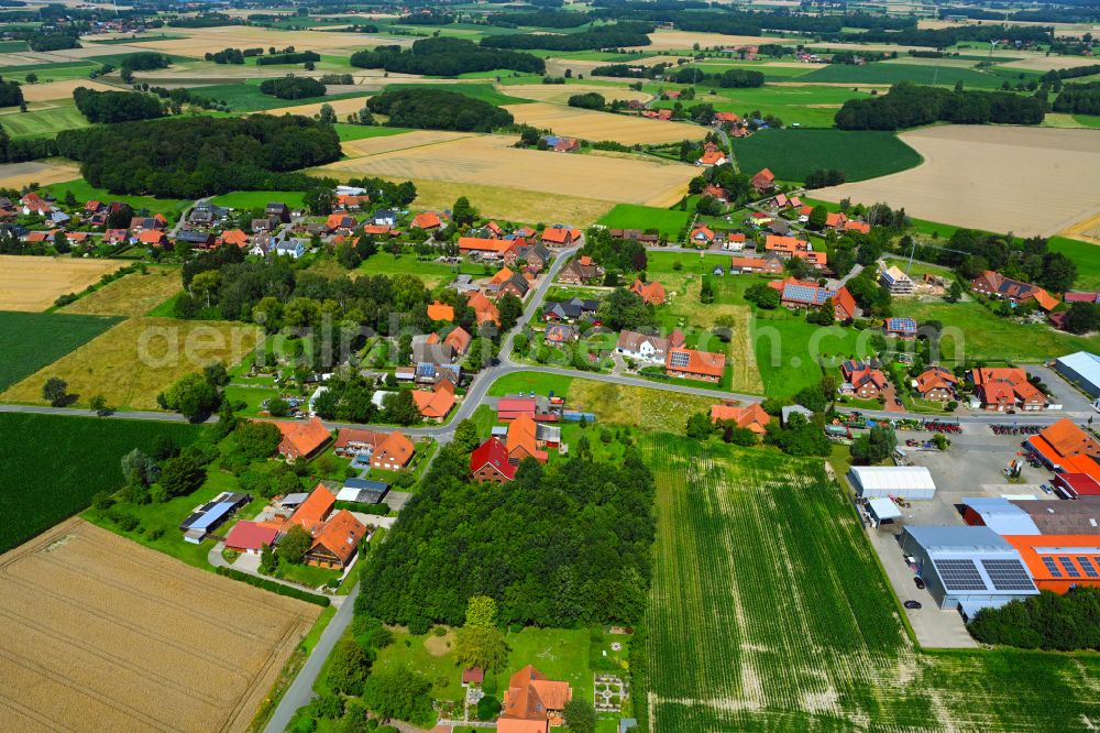 Aerial photograph Raderhorst - Agricultural land and field boundaries surround the settlement area of the village in Raderhorst in the state North Rhine-Westphalia, Germany