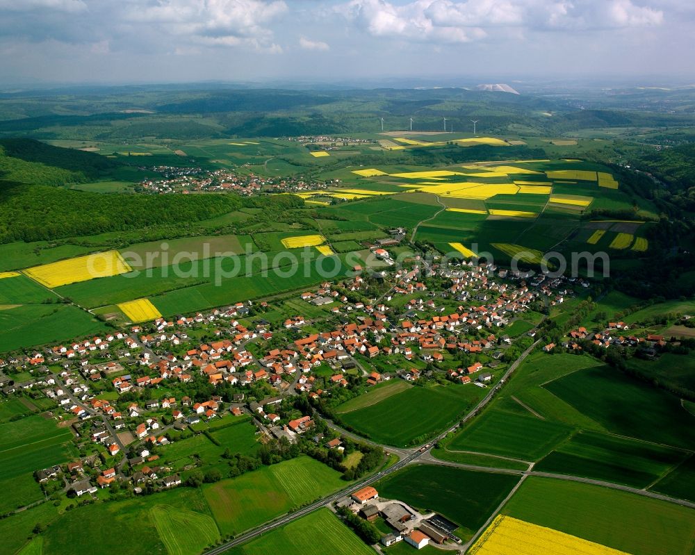 Ransbach from the bird's eye view: Agricultural land and field boundaries surround the settlement area of the village in Ransbach in the state Hesse, Germany