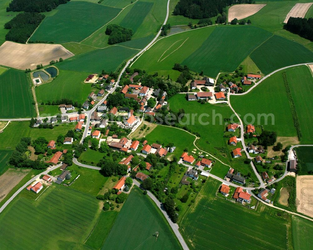 Aerial photograph Reicheneibach - Agricultural land and field boundaries surround the settlement area of the village in Reicheneibach in the state Bavaria, Germany