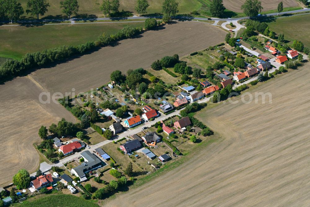 Aerial photograph Robertsdorf - Agricultural land and field boundaries surround the settlement area of the village in Robertsdorf in the state Mecklenburg - Western Pomerania, Germany