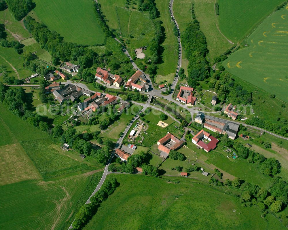 Aerial photograph Rohna - Agricultural land and field boundaries surround the settlement area of the village in Rohna in the state Thuringia, Germany