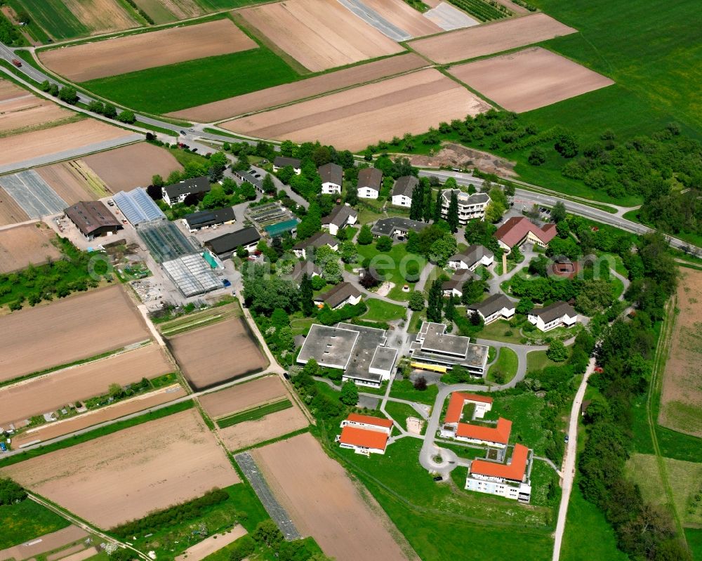 Aerial photograph Rommelshausen - Agricultural land and field boundaries surround the settlement area of the village in Rommelshausen in the state Baden-Wuerttemberg, Germany