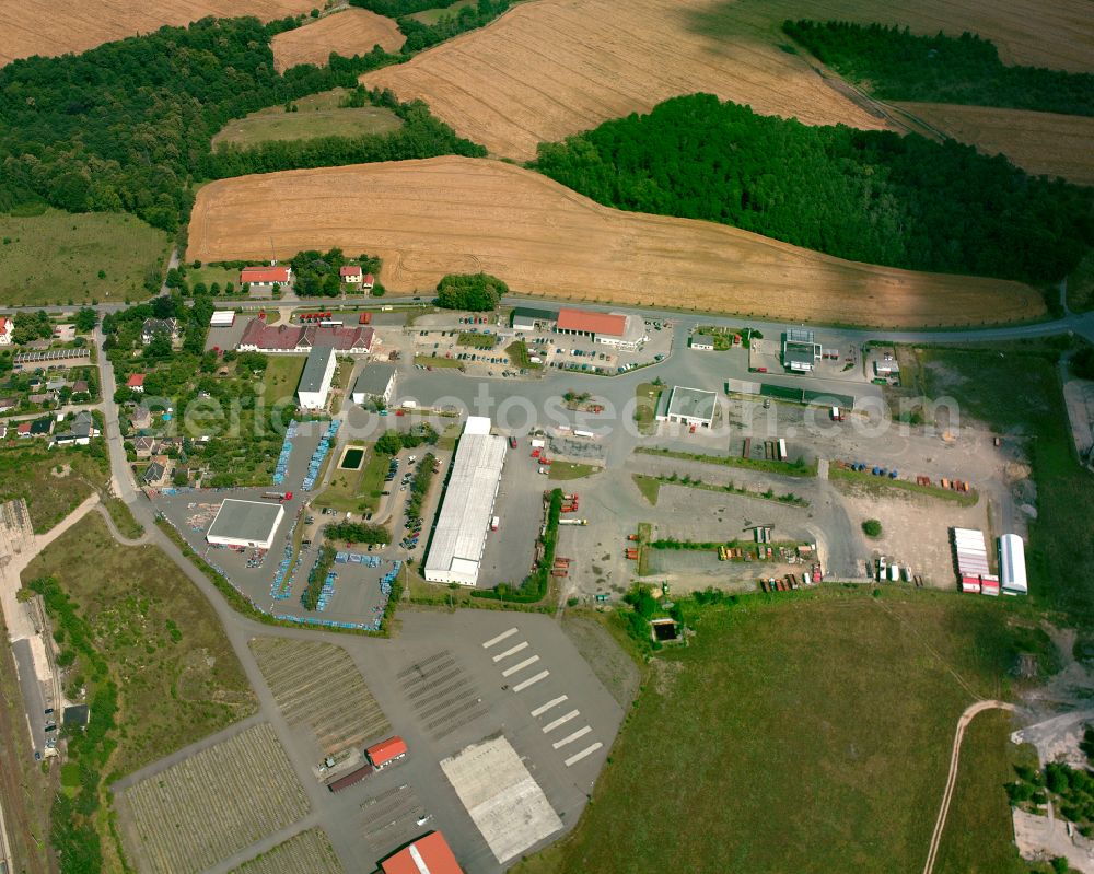 Aerial photograph Ronneburg - Agricultural land and field boundaries surround the settlement area of the village in Ronneburg in the state Thuringia, Germany