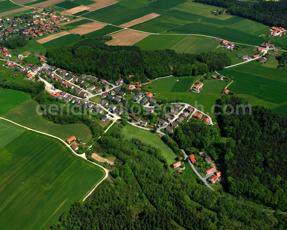 Roßbach from the bird's eye view: Agricultural land and field boundaries surround the settlement area of the village in Roßbach in the state Bavaria, Germany