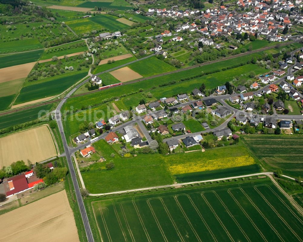 Aerial photograph Saasen - Agricultural land and field boundaries surround the settlement area of the village in Saasen in the state Hesse, Germany