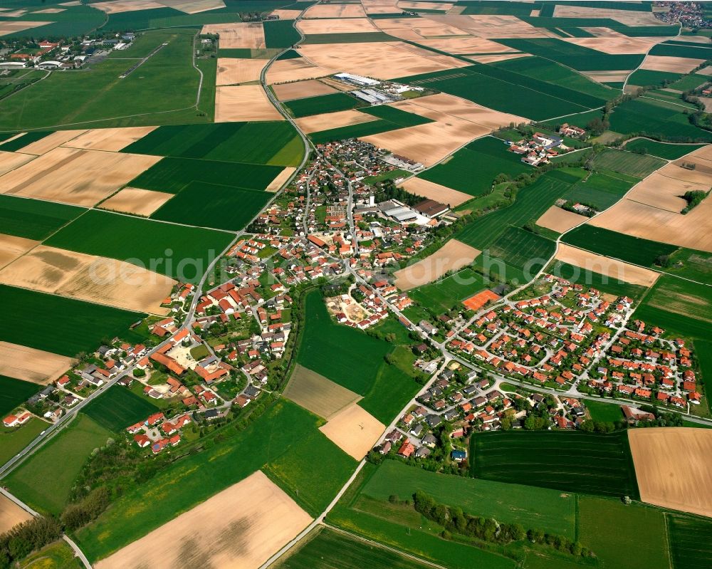 Aerial photograph Salching - Agricultural land and field boundaries surround the settlement area of the village in Salching in the state Bavaria, Germany