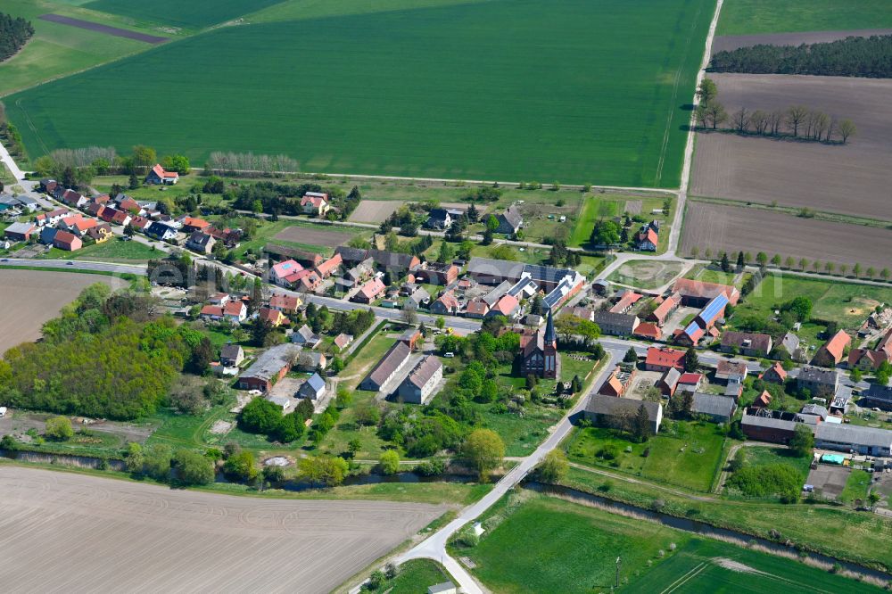 Scharlibbe from the bird's eye view: Agricultural land and field boundaries surround the settlement area of the village in Scharlibbe in the state Saxony-Anhalt, Germany