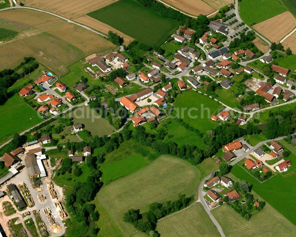 Schmiedorf from the bird's eye view: Agricultural land and field boundaries surround the settlement area of the village in Schmiedorf in the state Bavaria, Germany