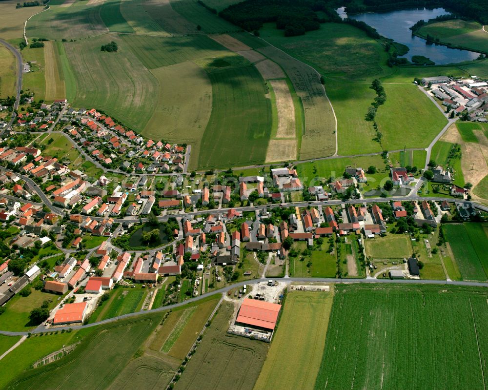 Aerial photograph Schönfeld - Agricultural land and field boundaries surround the settlement area of the village in Schönfeld in the state Saxony, Germany