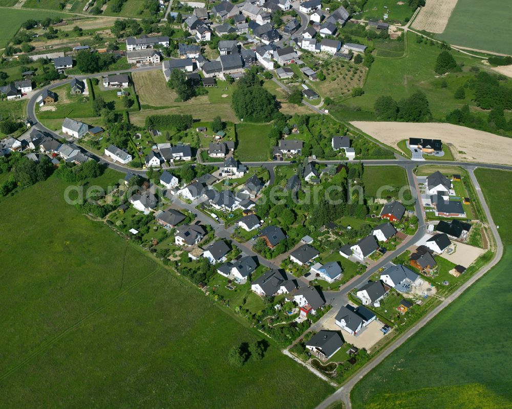 Aerial photograph Schnorbach - Agricultural land and field boundaries surround the settlement area of the village in Schnorbach in the state Rhineland-Palatinate, Germany