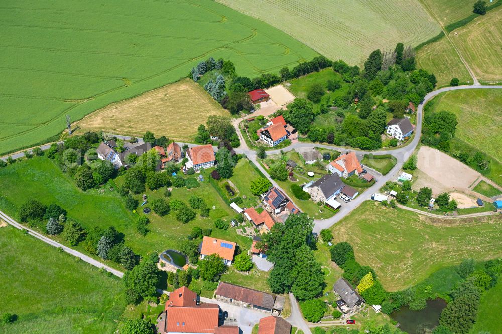 Schwelentrup from the bird's eye view: Agricultural land and field boundaries surround the settlement area of the village in Schwelentrup in the state North Rhine-Westphalia, Germany