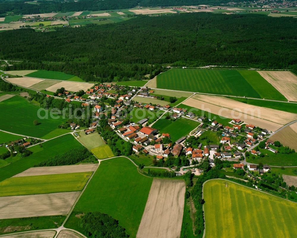 Aerial photograph Seibersdorf - Agricultural land and field boundaries surround the settlement area of the village in Seibersdorf in the state Bavaria, Germany