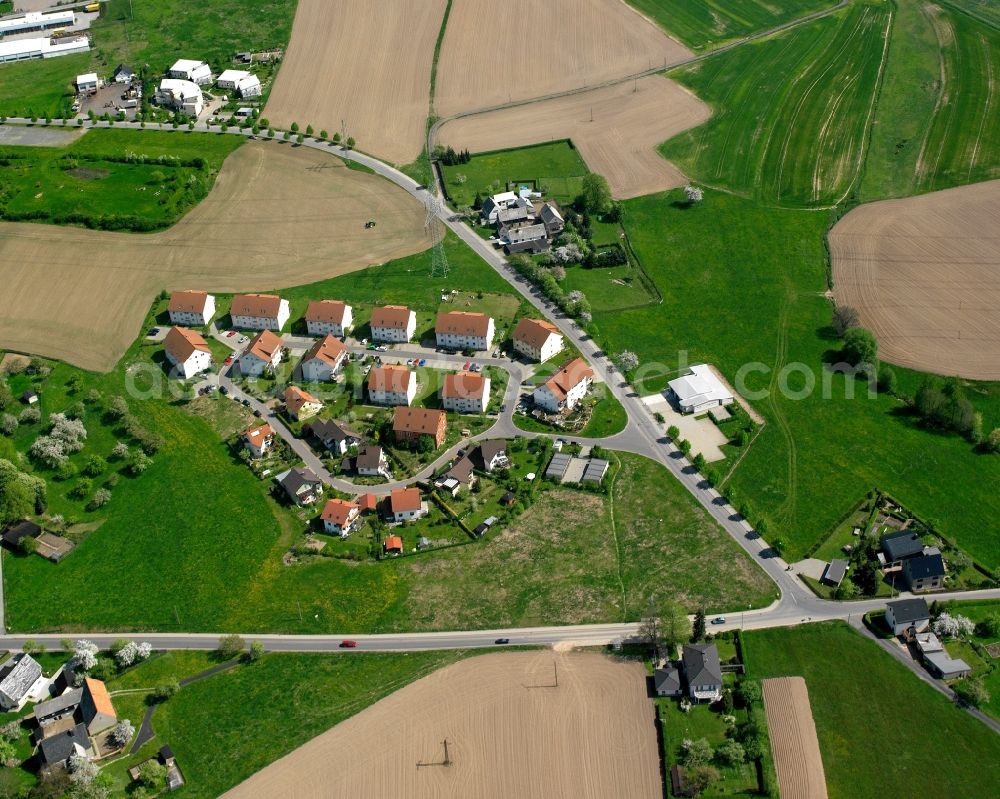 Aerial photograph Seifersbach - Agricultural land and field boundaries surround the settlement area of the village in Seifersbach in the state Saxony, Germany