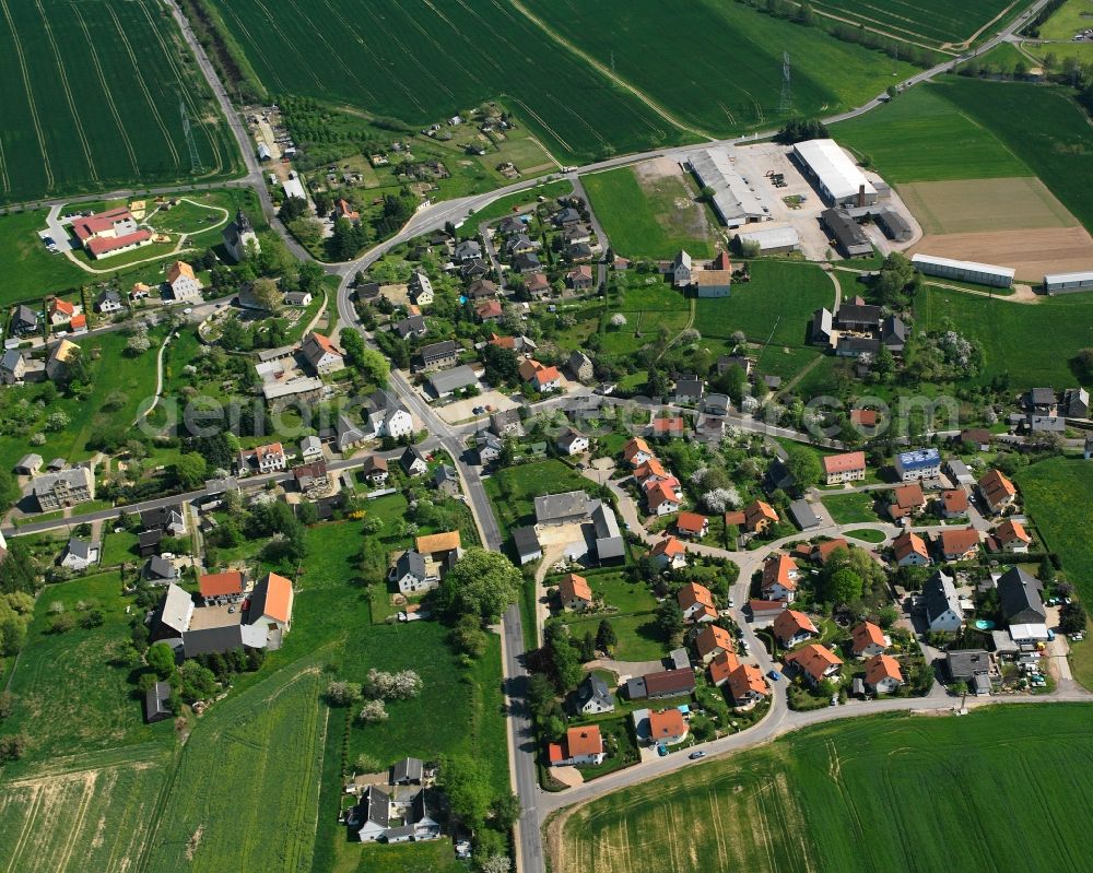 Seifersbach from the bird's eye view: Agricultural land and field boundaries surround the settlement area of the village in Seifersbach in the state Saxony, Germany