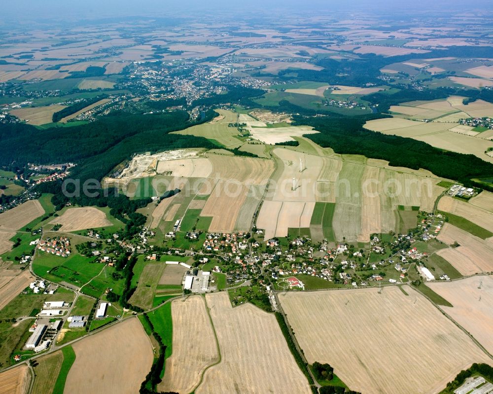 Seifersbach from the bird's eye view: Agricultural land and field boundaries surround the settlement area of the village in Seifersbach in the state Saxony, Germany