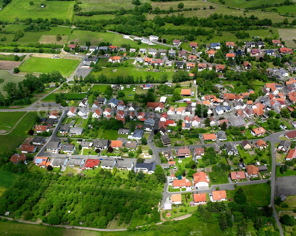 Aerial photograph Sellnrod - Agricultural land and field boundaries surround the settlement area of the village in Sellnrod in the state Hesse, Germany