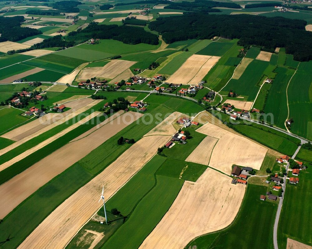 Aerial image Siebengadern - Agricultural land and field boundaries surround the settlement area of the village in Siebengadern in the state Bavaria, Germany