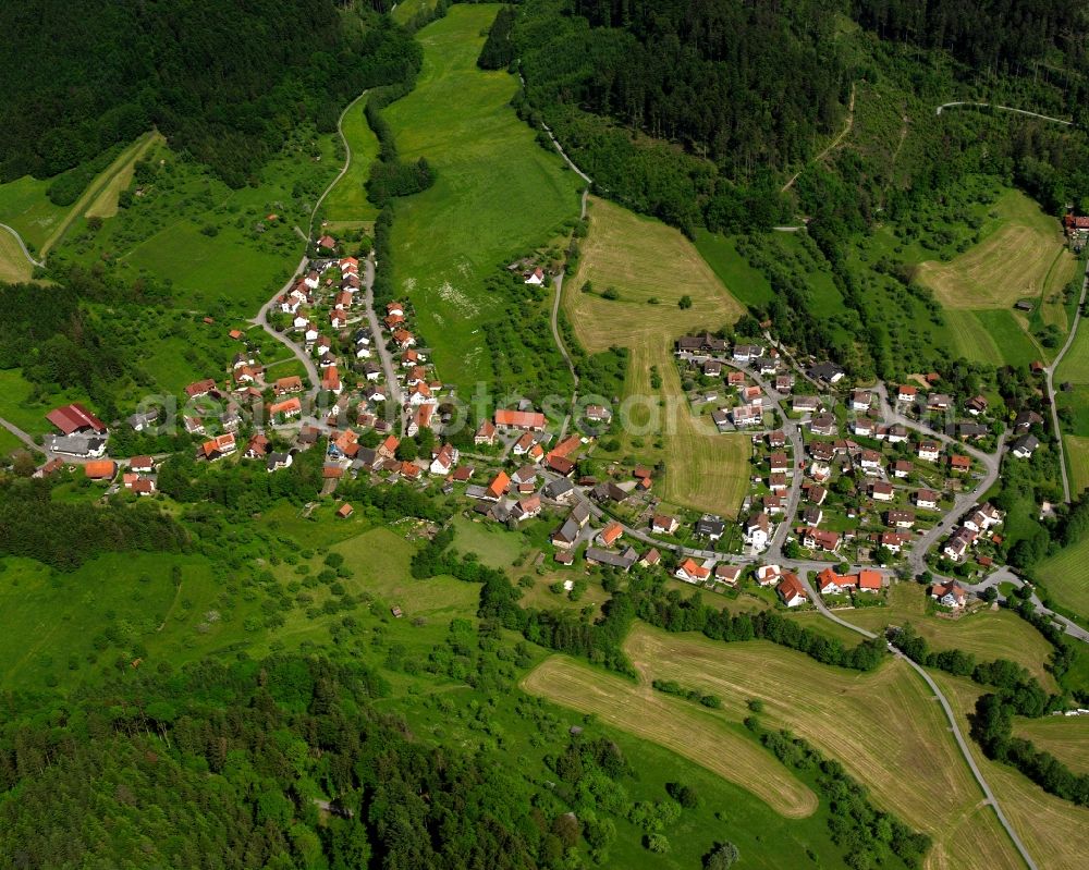 Aerial photograph Siegelsberg - Agricultural land and field boundaries surround the settlement area of the village in Siegelsberg in the state Baden-Wuerttemberg, Germany