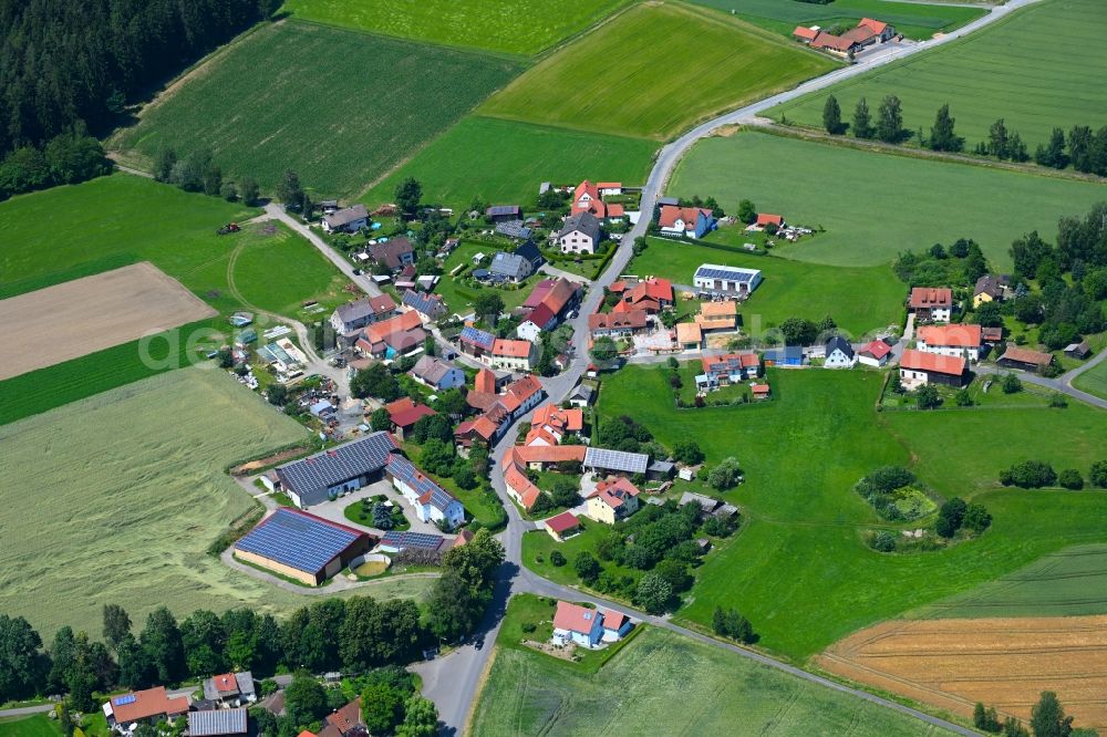 Siegritz from the bird's eye view: Agricultural land and field boundaries surround the settlement area of the village in Siegritz in the state Bavaria, Germany