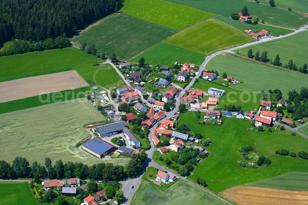 Aerial photograph Siegritz - Agricultural land and field boundaries surround the settlement area of the village in Siegritz in the state Bavaria, Germany