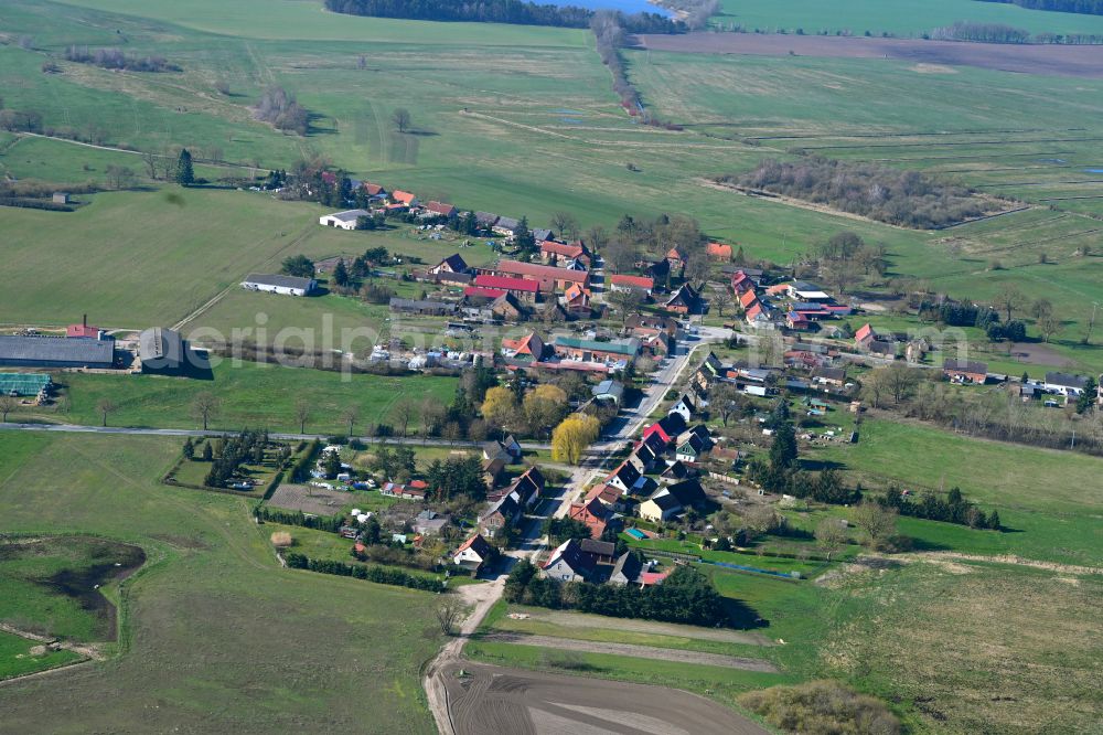 Aerial photograph Siggelkow - Agricultural land and field boundaries surround the settlement area of the village in Siggelkow in the state Mecklenburg - Western Pomerania, Germany