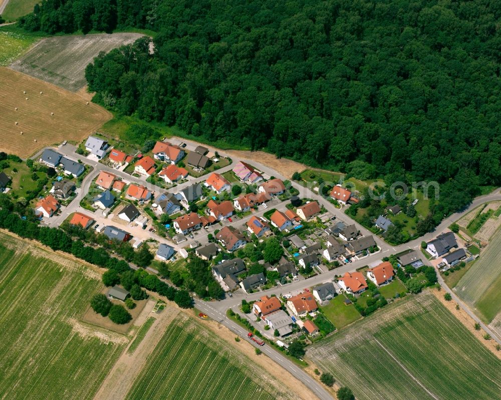 Sinzheim from the bird's eye view: Agricultural land and field boundaries surround the settlement area of the village in Sinzheim in the state Baden-Wuerttemberg, Germany