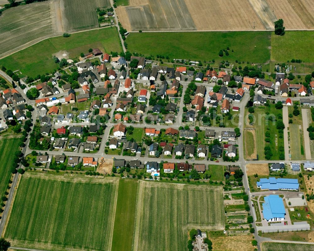 Aerial photograph Sinzheim - Agricultural land and field boundaries surround the settlement area of the village in Sinzheim in the state Baden-Wuerttemberg, Germany