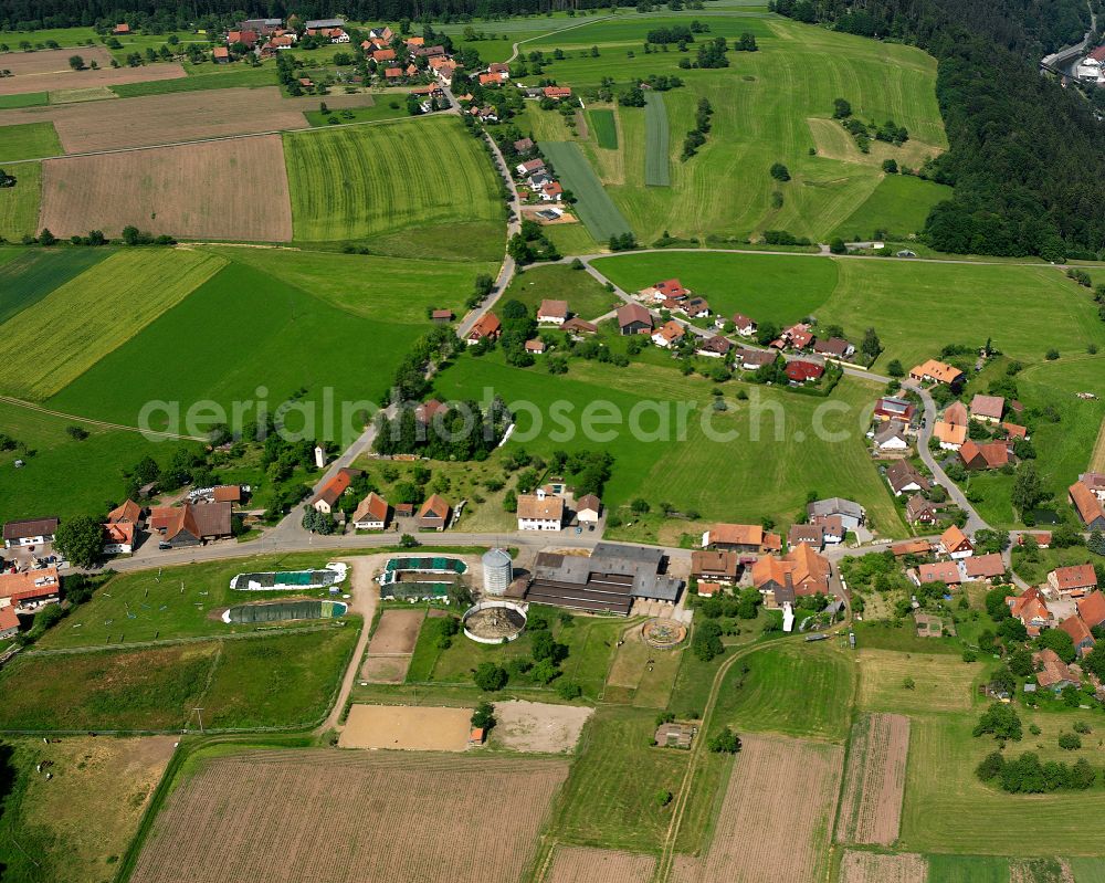 Sommenhardt from the bird's eye view: Agricultural land and field boundaries surround the settlement area of the village in Sommenhardt in the state Baden-Wuerttemberg, Germany