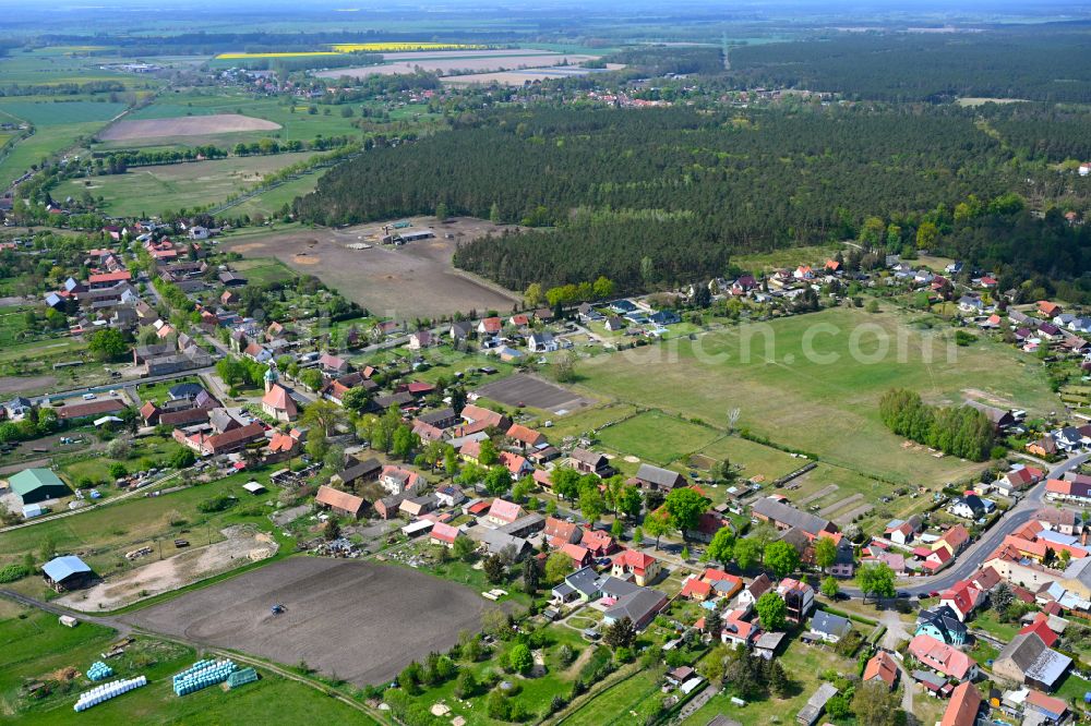 Aerial photograph Sommerfeld - Agricultural land and field boundaries surround the settlement area of the village in Sommerfeld in the state Brandenburg, Germany