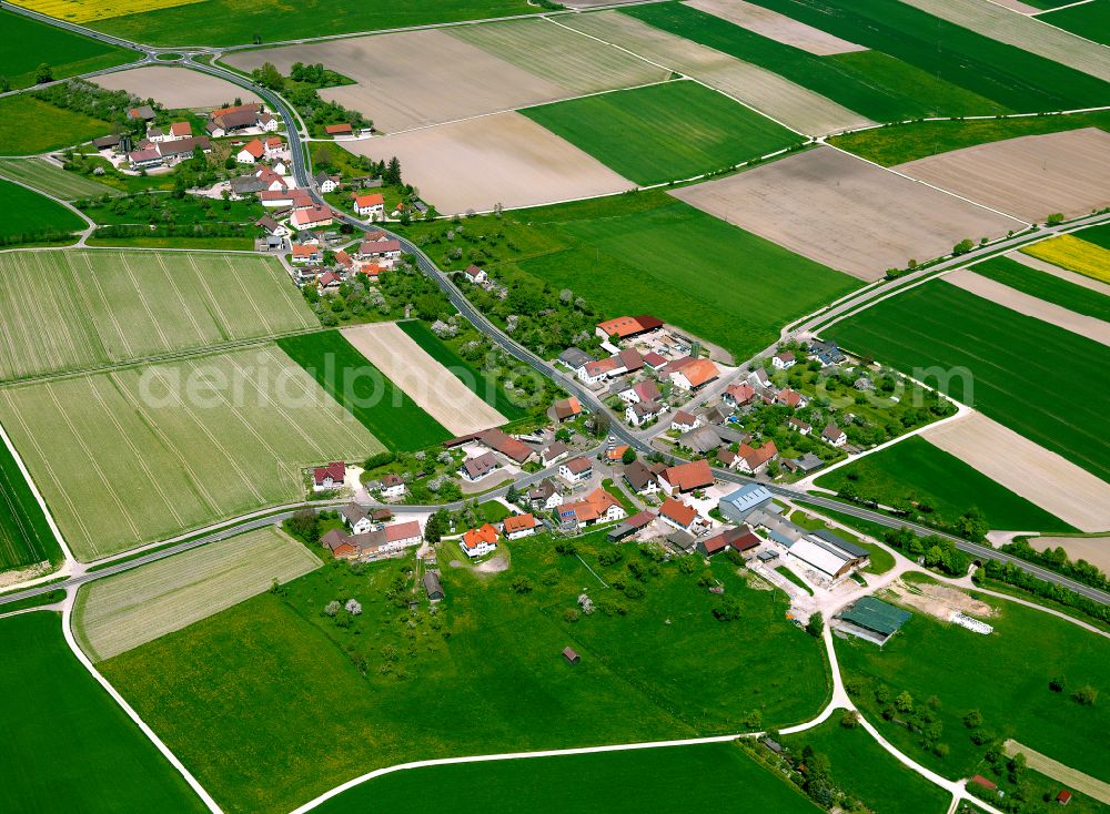 Aerial photograph Sontheim - Agricultural land and field boundaries surround the settlement area of the village in Sontheim in the state Baden-Wuerttemberg, Germany