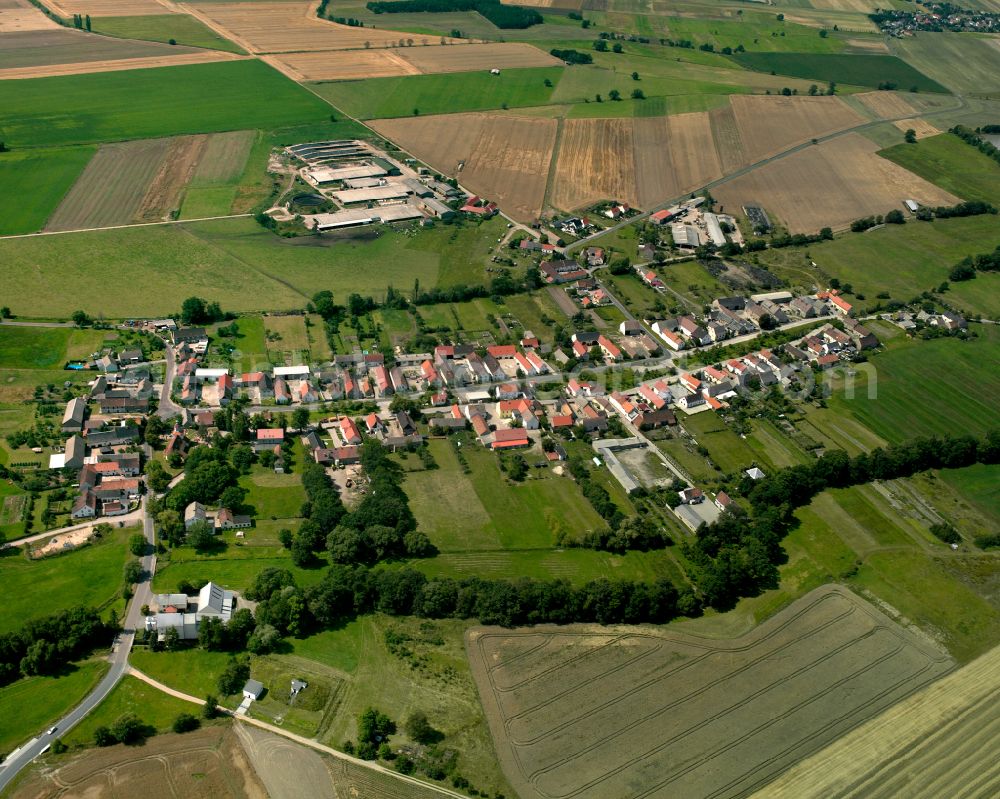 Aerial photograph Spansberg - Agricultural land and field boundaries surround the settlement area of the village in Spansberg in the state Saxony, Germany