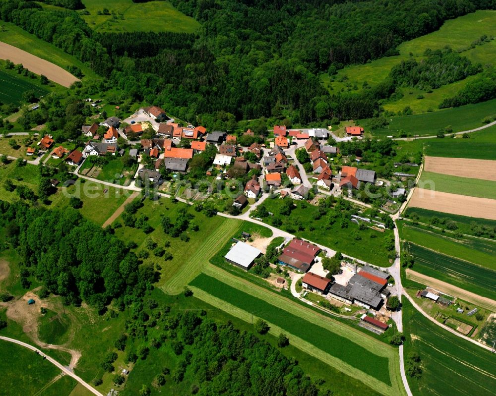 Spiegelberg from the bird's eye view: Agricultural land and field boundaries surround the settlement area of the village in Spiegelberg in the state Baden-Wuerttemberg, Germany