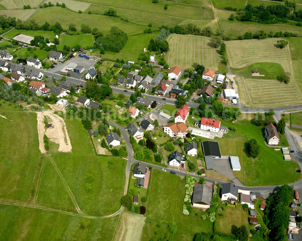 Steinbrücken from the bird's eye view: Agricultural land and field boundaries surround the settlement area of the village in Steinbrücken in the state Hesse, Germany