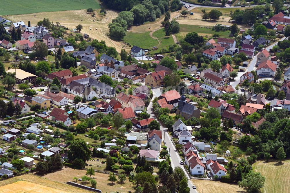 Aerial photograph Steinsdorf - Agricultural land and field boundaries surround the settlement area of the village in Steinsdorf in the state Thuringia, Germany