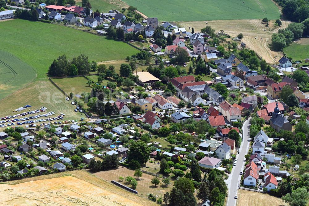 Steinsdorf from the bird's eye view: Agricultural land and field boundaries surround the settlement area of the village in Steinsdorf in the state Thuringia, Germany