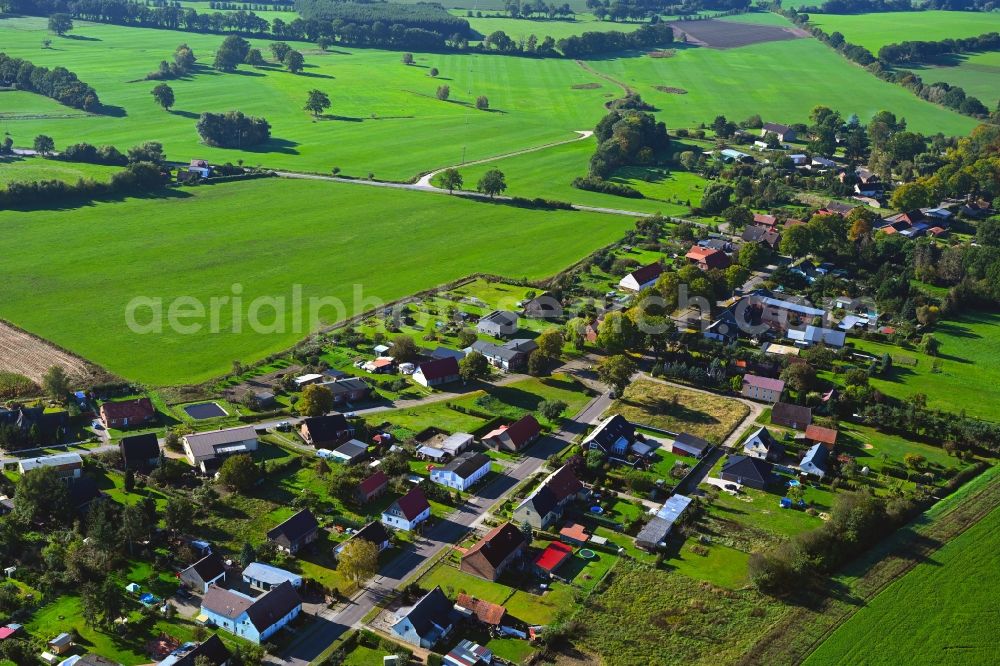 Aerial photograph Stolpe - Agricultural land and field boundaries surround the settlement area of the village in Stolpe in the state Mecklenburg - Western Pomerania, Germany