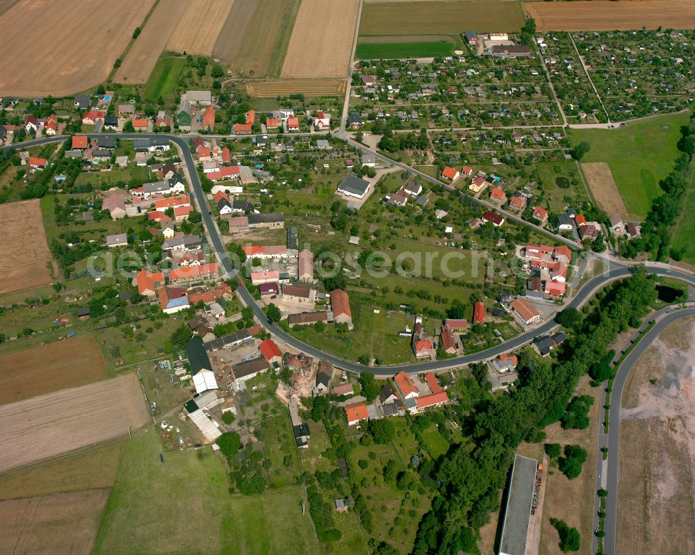 Aerial photograph Stolzenhain an der Röder - Agricultural land and field boundaries surround the settlement area of the village in Stolzenhain an der Röder in the state Saxony, Germany