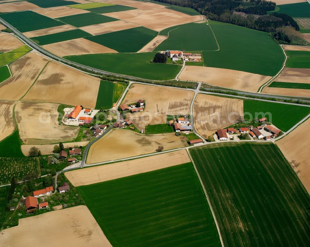 Aerial photograph Strähberg - Agricultural land and field boundaries surround the settlement area of the village in Strähberg in the state Bavaria, Germany