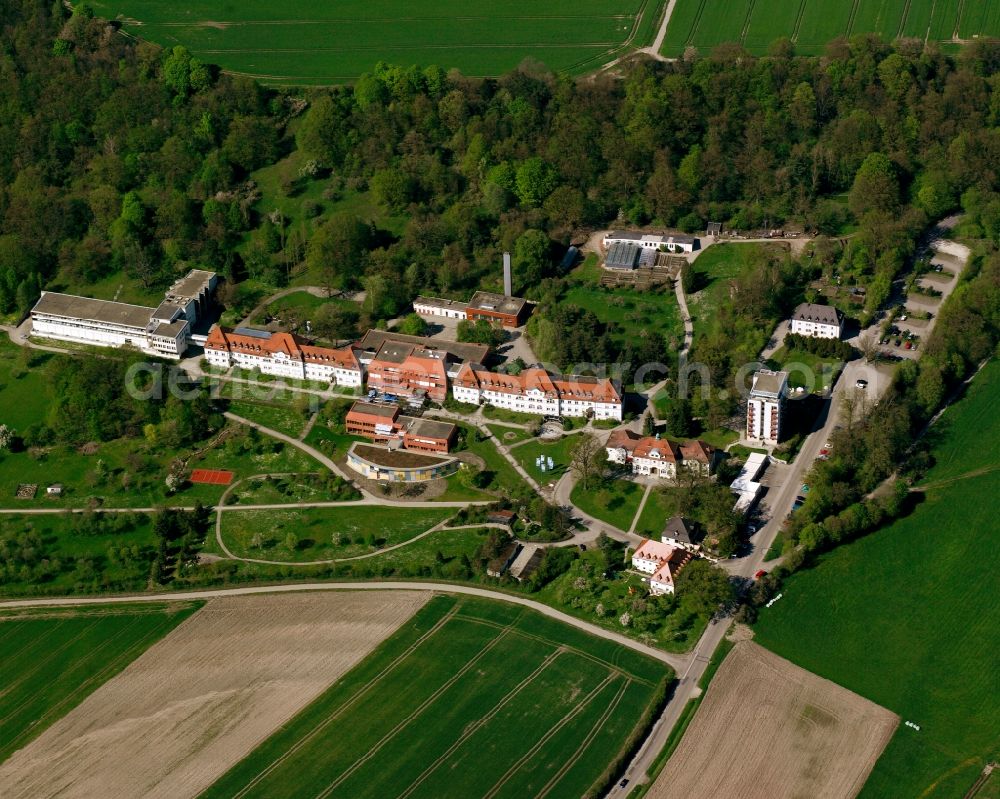 Strüth from the bird's eye view: Agricultural land and field boundaries surround the settlement area of the village in Strüth in the state Bavaria, Germany