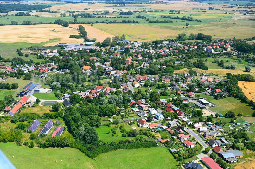 Aerial photograph Tarnow - Agricultural land and field boundaries surround the settlement area of the village in Tarnow in the state Mecklenburg - Western Pomerania, Germany