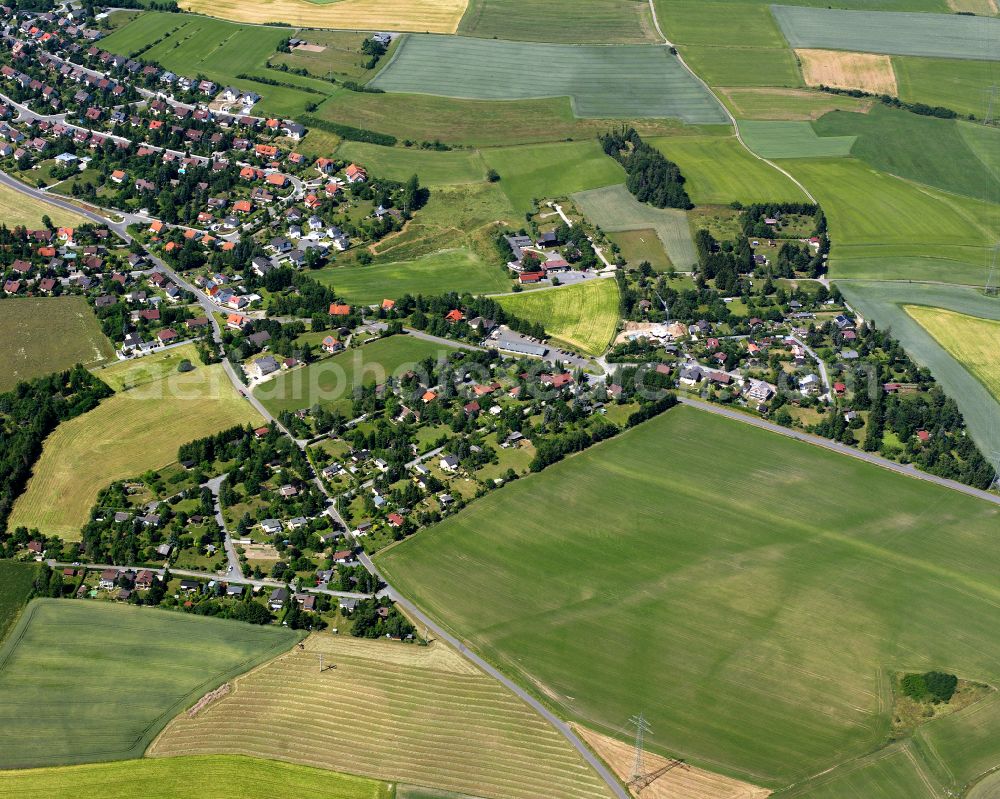 Tauperlitz from the bird's eye view: Agricultural land and field boundaries surround the settlement area of the village in Tauperlitz in the state Bavaria, Germany