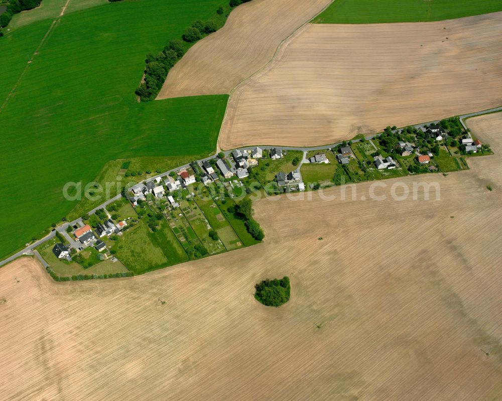 Aerial image Teichwolframsdorf - Agricultural land and field boundaries surround the settlement area of the village in Teichwolframsdorf in the state Thuringia, Germany