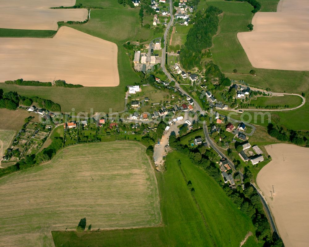 Aerial image Teichwolframsdorf - Agricultural land and field boundaries surround the settlement area of the village in Teichwolframsdorf in the state Thuringia, Germany