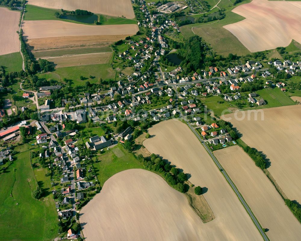 Teichwolframsdorf from the bird's eye view: Agricultural land and field boundaries surround the settlement area of the village in Teichwolframsdorf in the state Thuringia, Germany