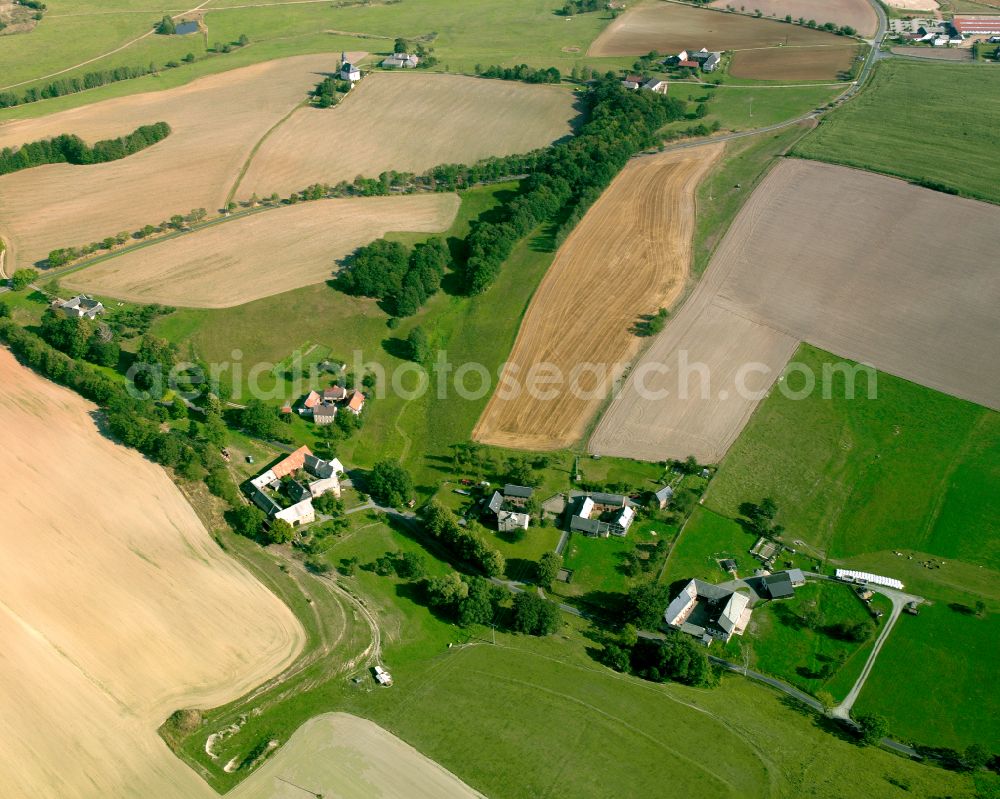 Teichwolframsdorf from the bird's eye view: Agricultural land and field boundaries surround the settlement area of the village in Teichwolframsdorf in the state Thuringia, Germany