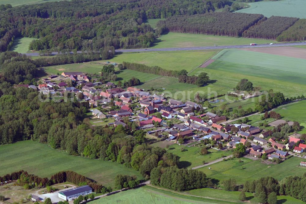 Aerial image Telschow - Agricultural land and field boundaries surround the settlement area of the village in Telschow in the state Brandenburg, Germany