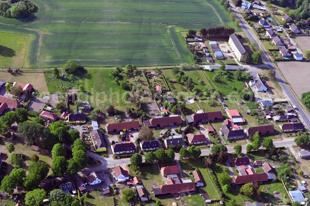 Aerial photograph Tessenow - Agricultural land and field boundaries surround the settlement area of the village in Tessenow in the state Mecklenburg - Western Pomerania, Germany