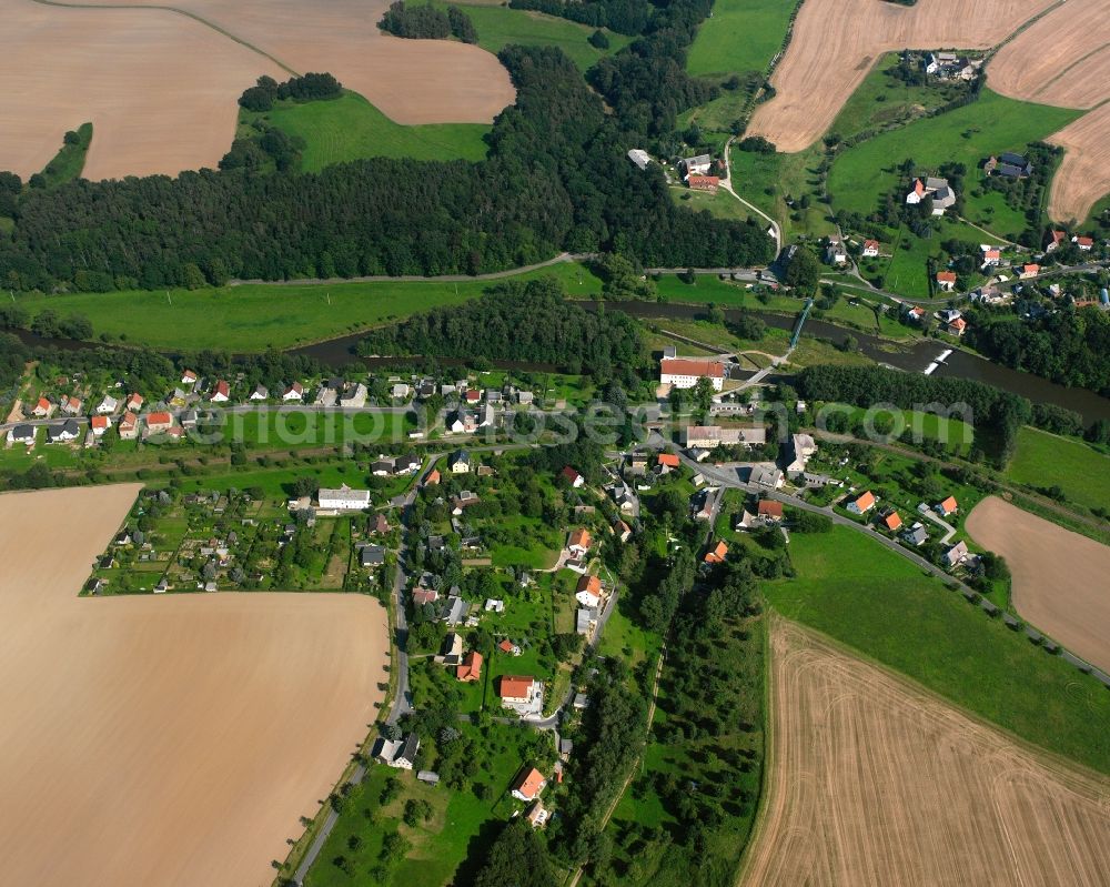 Aerial photograph Thierbach - Agricultural land and field boundaries surround the settlement area of the village in Thierbach in the state Saxony, Germany