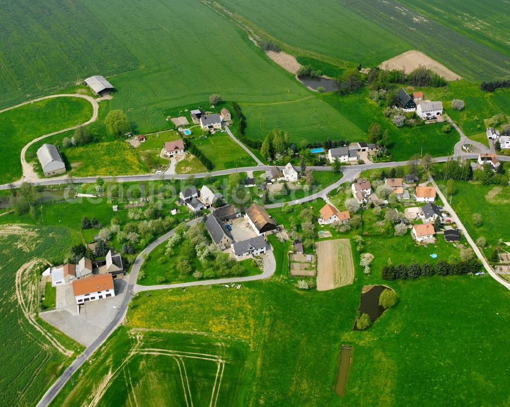 Topfseifersdorf from the bird's eye view: Agricultural land and field boundaries surround the settlement area of the village in Topfseifersdorf in the state Saxony, Germany