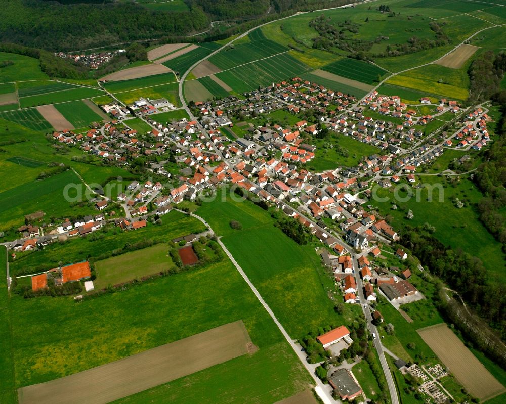 Aerial photograph Treffelhausen - Agricultural land and field boundaries surround the settlement area of the village in Treffelhausen in the state Baden-Wuerttemberg, Germany